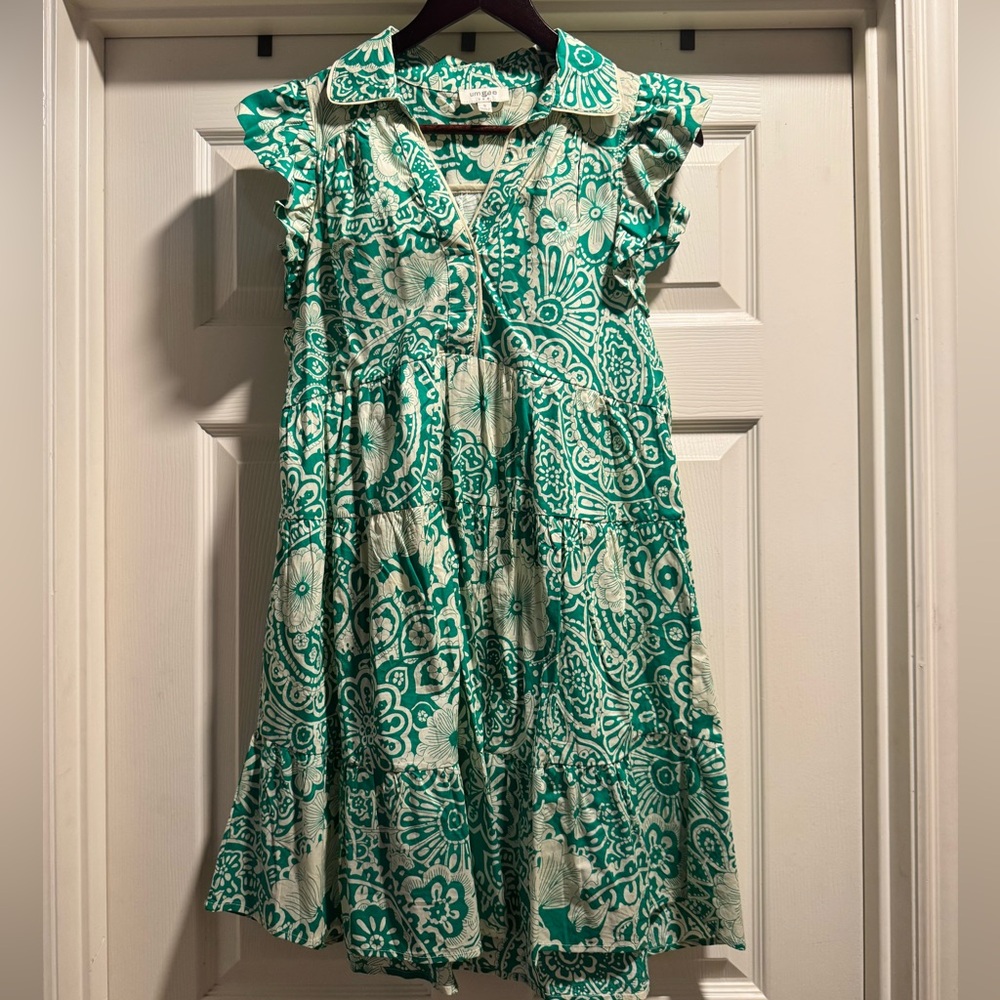 Like New Umgee Green and Cream Patterned Mini Dress Size Small